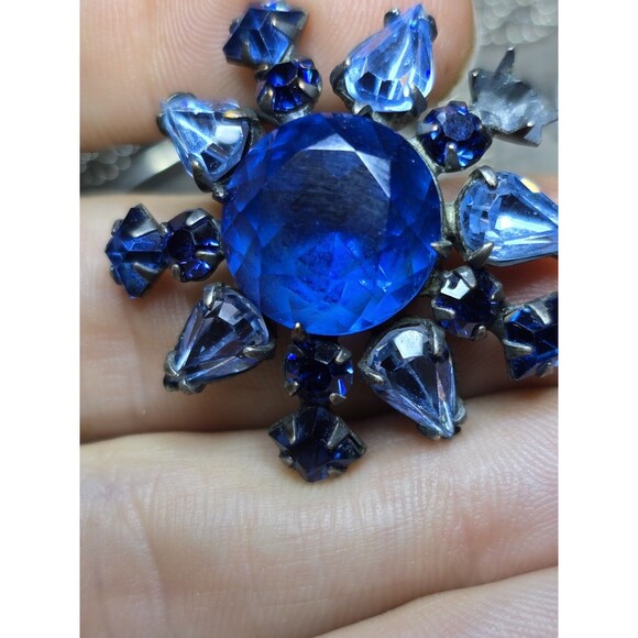 Vintage Signed Schreiner NY Earrings – Sapphire Blue Rhinestones Starburst... - Picture 12 of 14